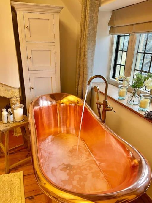 Fordview Cottage Is Full Of Cotwolds Charm アッパー・スローター エクステリア 写真